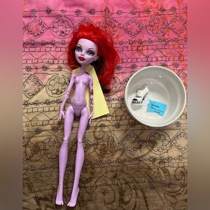 MONSTER HIGH 2011 operetta dance class doll.